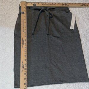 NWT Mari Petite Charcoal Pencil Skirt w Tie Belt.  Stretchy.  Size PS